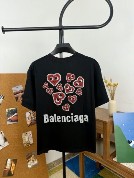 [발렌시아가] 하트 로고 티셔츠 (2 COLORS)