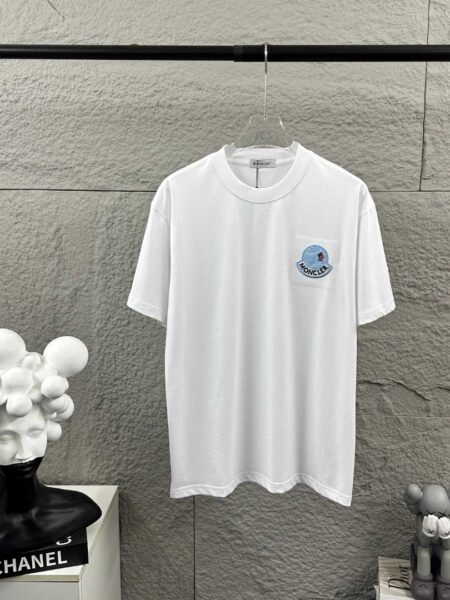 [몽클레어] 2026 SS 클래식 로고 레터링 입체 패치 자수 반팔 티셔츠 (2 COLORS)